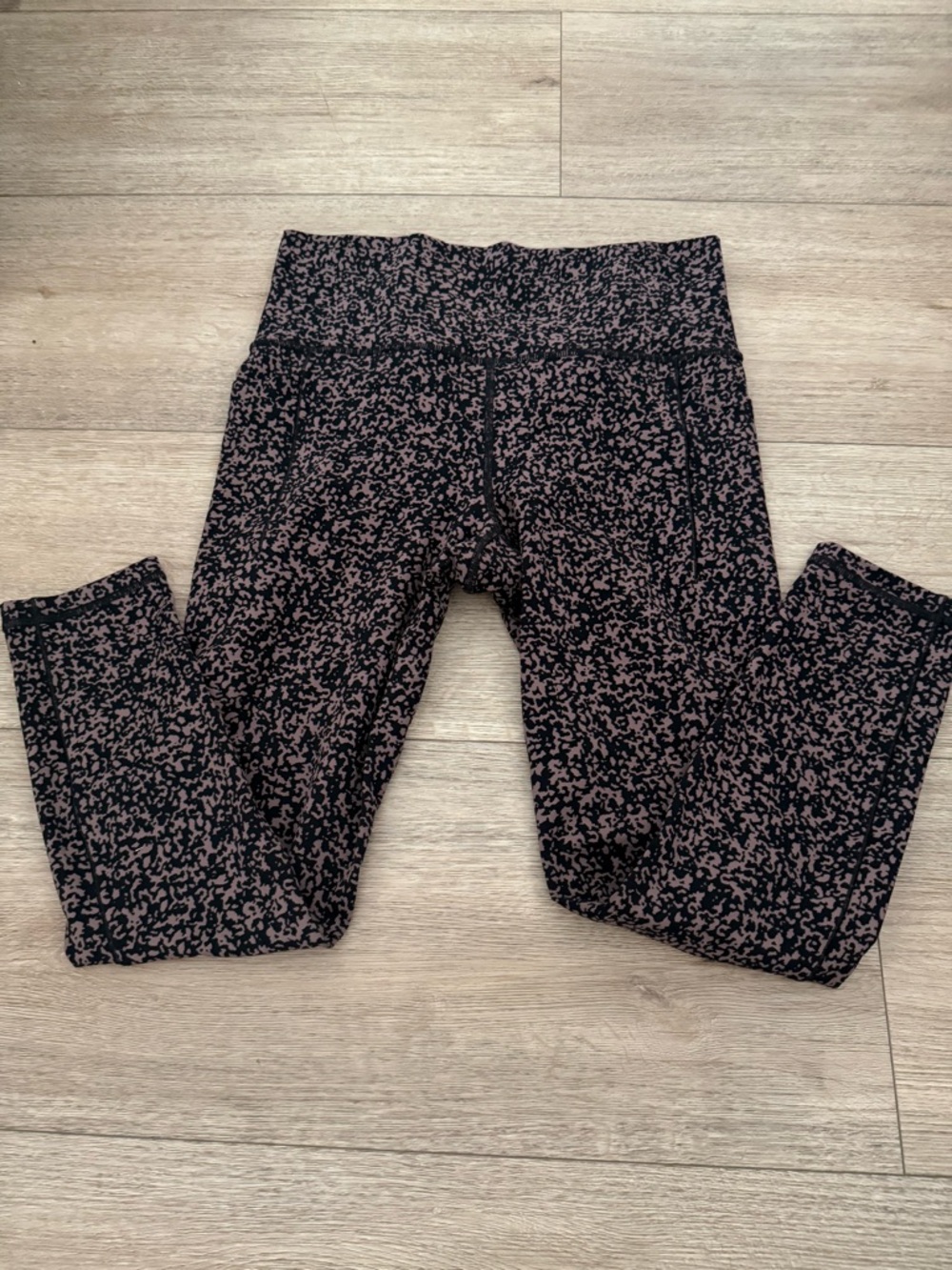 Athleta salutation Patterned Leggings